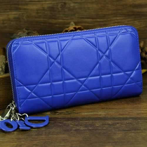 Replica handbags cheapReplica patent leather handbagReplica dior collection.